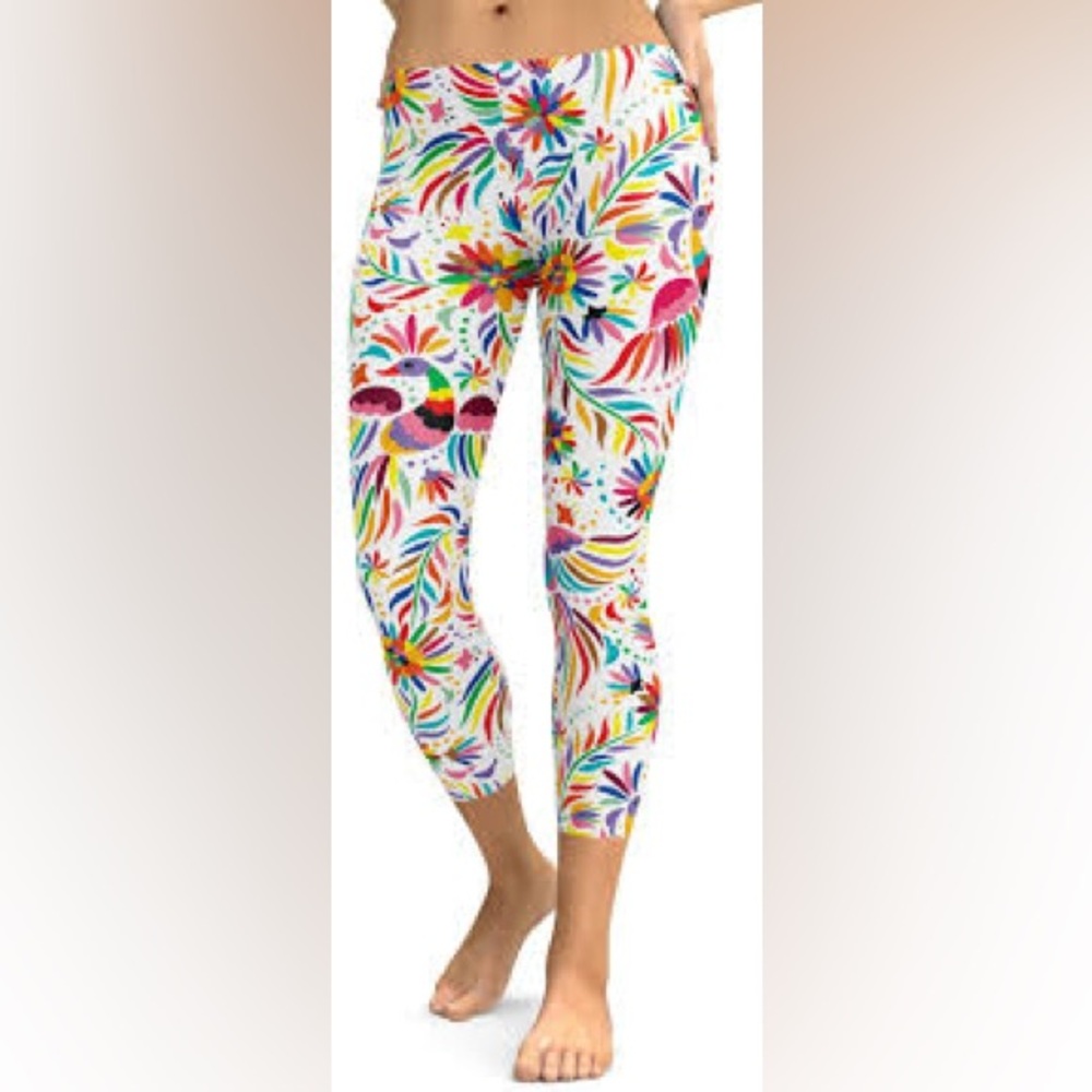 Gearbunch Mexican Colorful Light Pattern Cropped Leggings, Size L